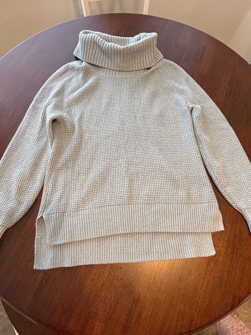 Old Navy Women's Light Gray Turtleneck Sweater